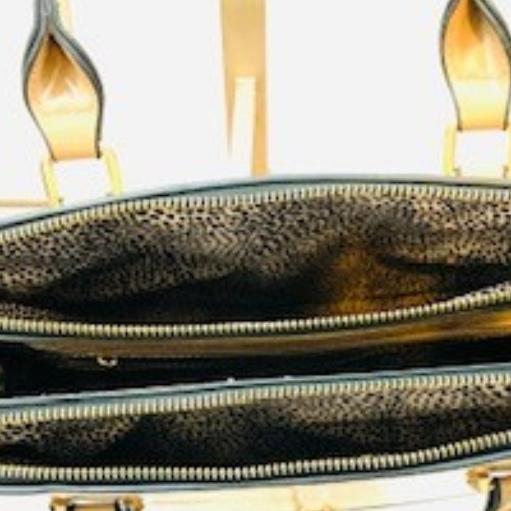 Handbag - Picture 8 of 9